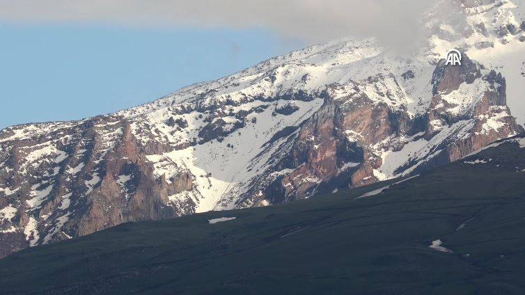 Beyaz gelinliğini giyen Ağrı Dağı'ndan kartpostallık görüntü - Resim: 4